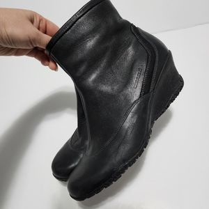 Merrell ankle wedge leather boots in black size 9